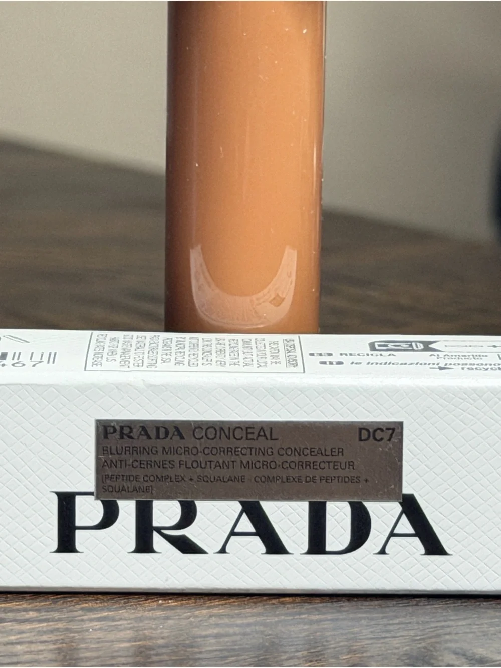 DC7-Prada Beauty Conceal Blurring Micro-Correcting Concealer DC7